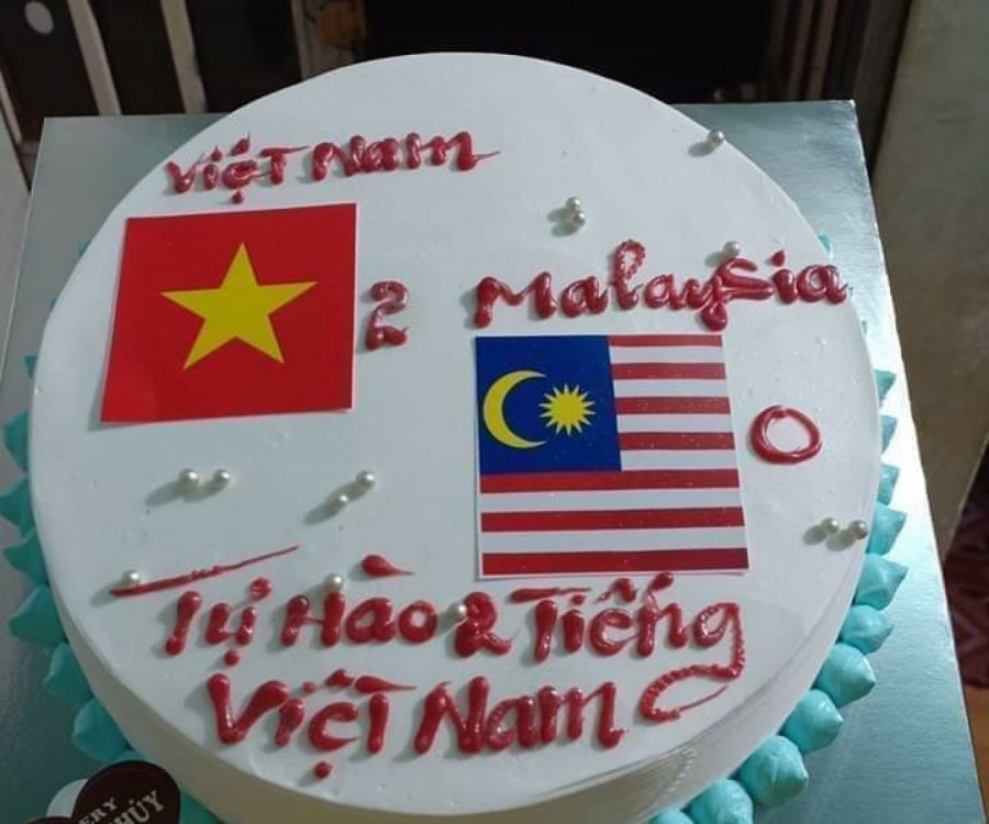 Bánh kem sân bóng mừng đội tuyển Việt Nam