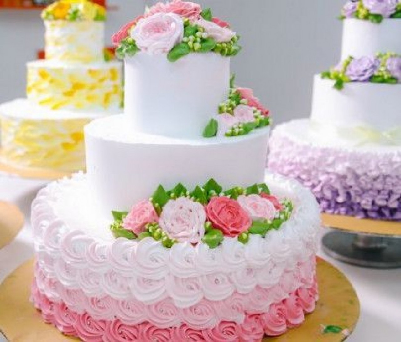 30+ Mẫu bánh kem cưới trang trí hoa tươi đẹp nhất
